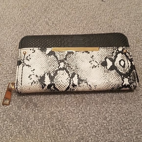 BNWT ALDO Black and White snake skin clutch - Picture 1 of 5